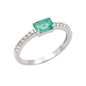 Sortija oro blanco, esmeralda y diamantes