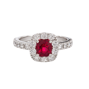 Sortija oro blanco, rubí y diamantes